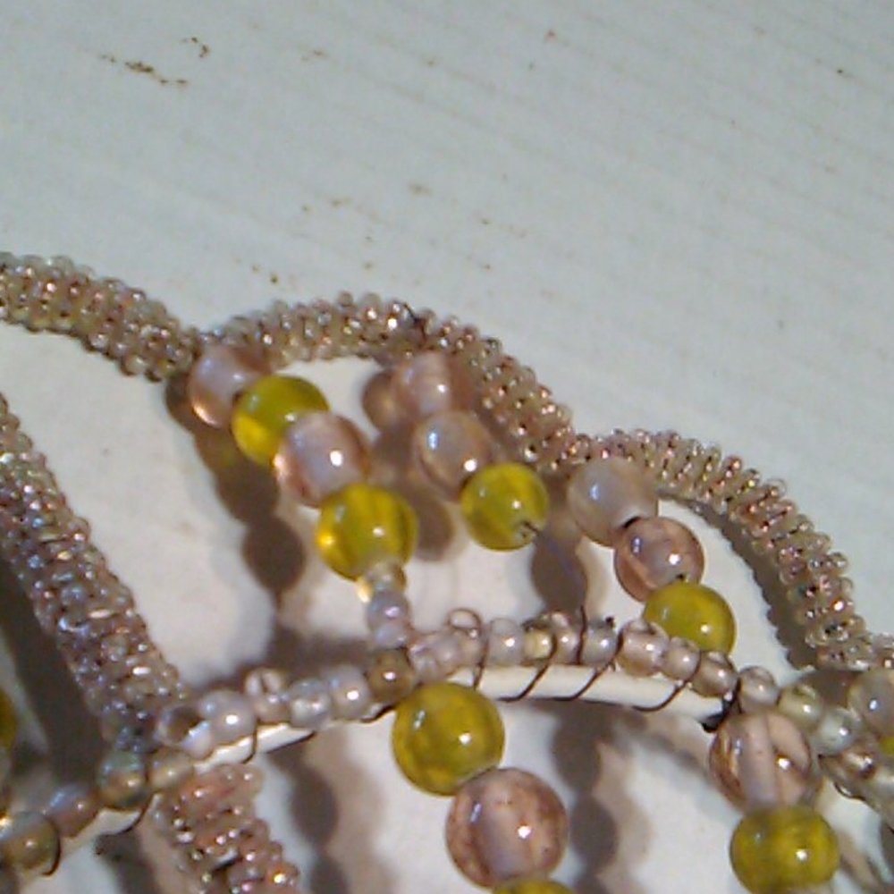 Beautiful Glass beaded Fan Style hook - Picture 5 of 8